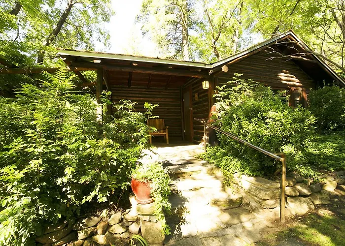Orchard Canyon On Oak Creek *